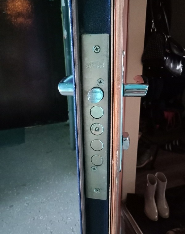 Замена замка Эльбор в металлической двери